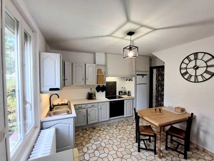 Maison De Village Avec Jardin Torpes  Exterior foto